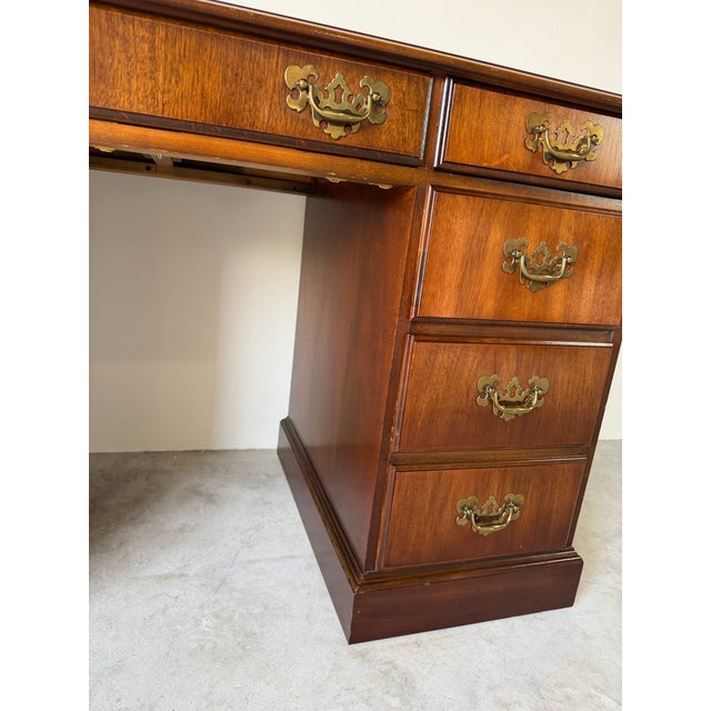 1970s Vintage Campaign Chippendale-Style Mahogany & Tooled Leather Top Partners Desk For Sale In Miami - Image 6 of 13