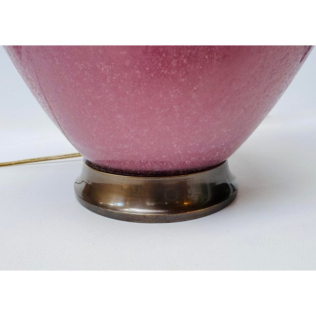 1980s Chapman Pink Glass Urn Table Lamp With Clear Handles For Sale - Image 6 of 16