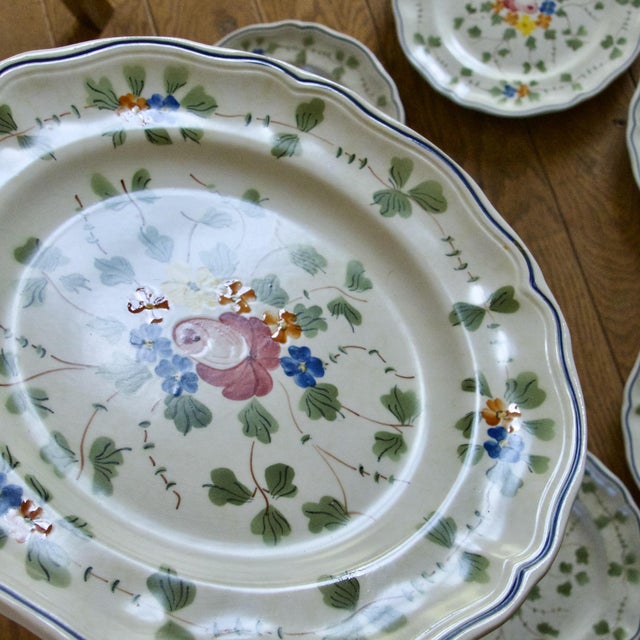 Ceramic Large French Hand-Painted Plates from Longchamp, 1950, Set of 10 For Sale - Image 7 of 9