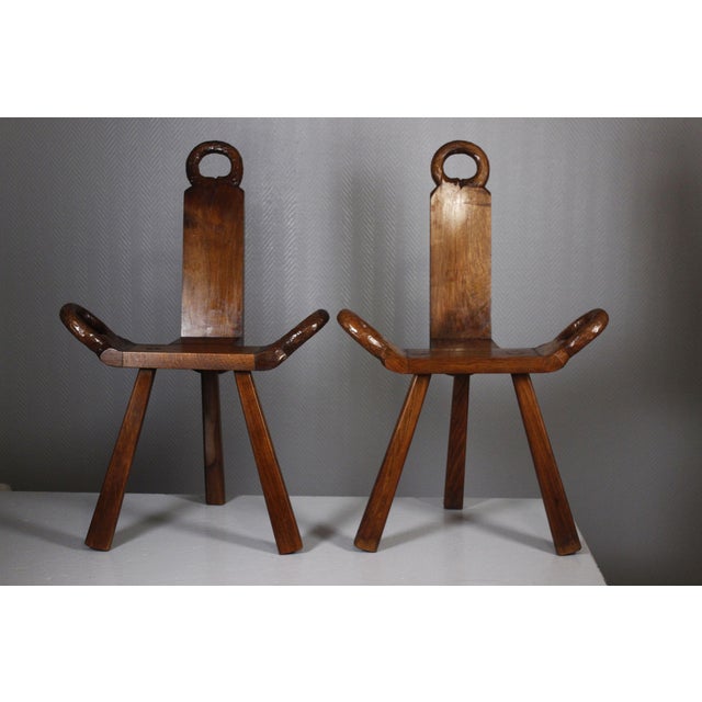 Mid-Century Modern Brutalist Tripod Chairs with Hand Carved Details, 1950s, Set of 2 For Sale - Image 6 of 17