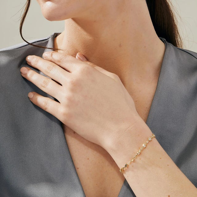 Syna Yellow Gold Mogul Diamonds Bracelet For Sale - Image 4 of 5