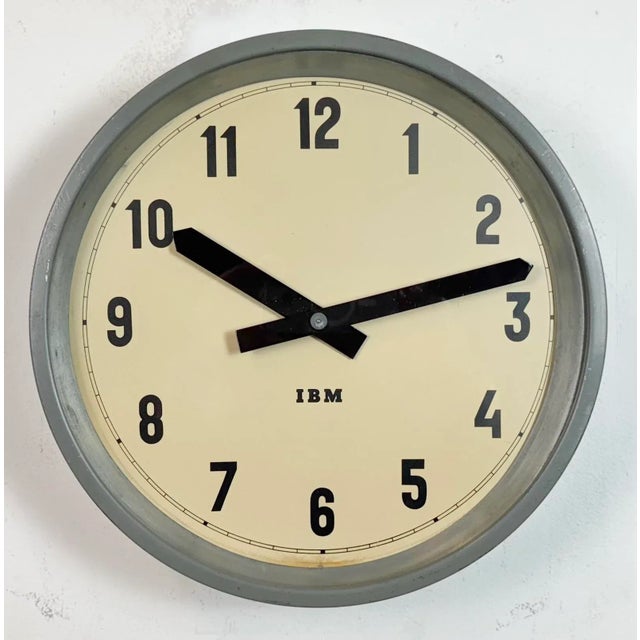 Metal Industrial Grey Factory Wall Clock from IBM, 1950s For Sale - Image 7 of 17