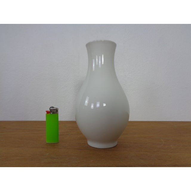 White porcelain vase by Siegmund Schütz for KPM Berlin. Design from 1951. Marked on the underside. Very good condition....