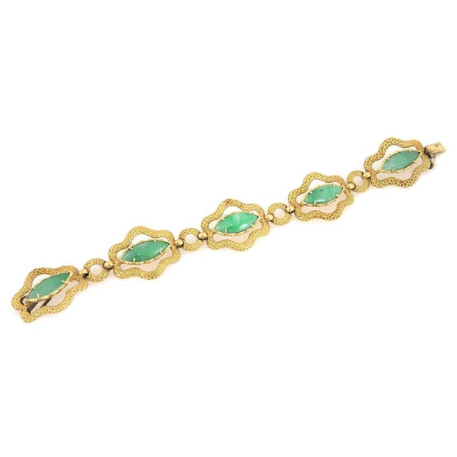 Contemporary Oval 18k Yellow Gold Jade Link Bracelet For Sale - Image 3 of 6