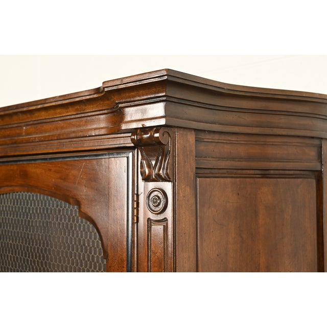 Brown Davis Cabinet Co. French Regency Louis XVI Carved Cherry Wood Lighted Bookcase or Display Cabinet, Circa 1960s For Sale - Image 8 of 17