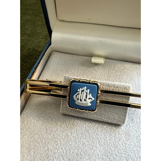 Blue Vintage Royal British "Wedgwood" Jasper ware Gold Plate Tie Clip Circa 1980 For Sale - Image 8 of 18