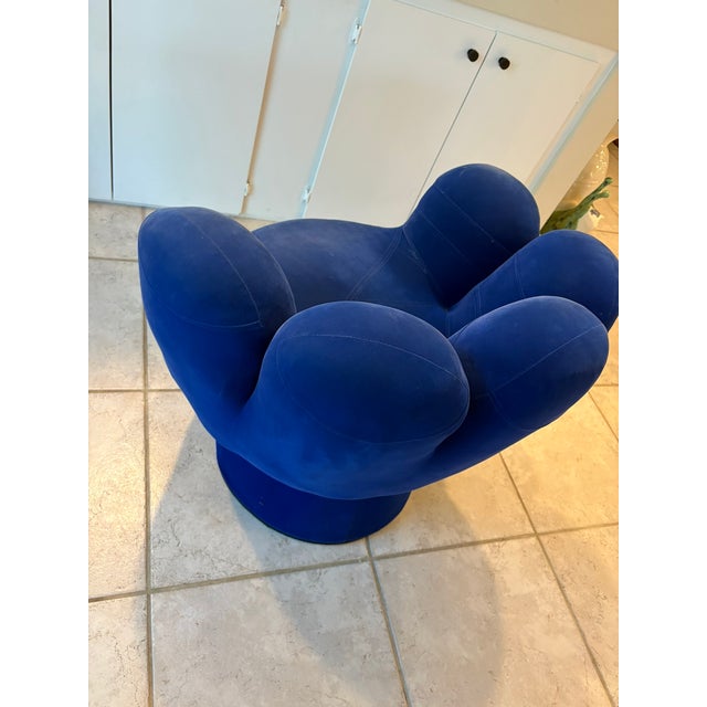 Late 20th Century Royal Blue Pop Art Hand Chair Swivel Lounge Chair in the Manner of Pedro Friedeberg For Sale In Miami - Image 6 of 9