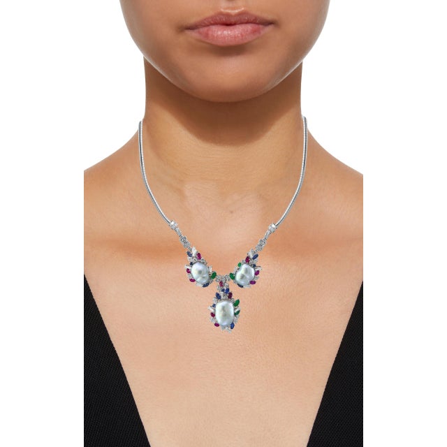 Emerald Ruby Sapphire Diamond Pearl Necklace Set in 18 Karat Gold For Sale - Image 4 of 18