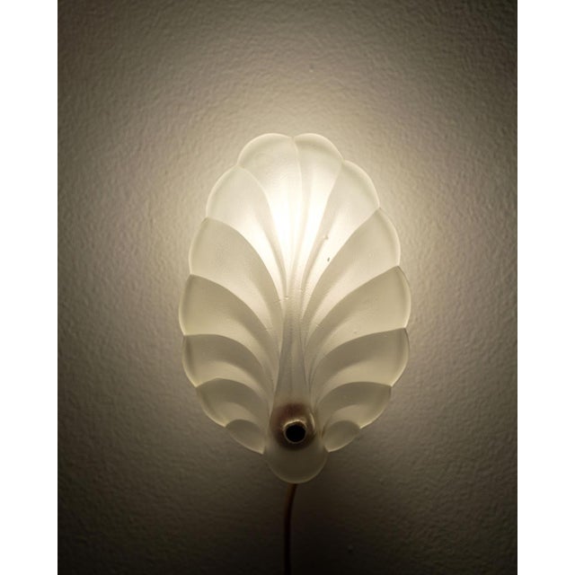 Vintage Shell-Shaped Wall Lamp in Frosted Glass, 1970s For Sale - Image 4 of 7