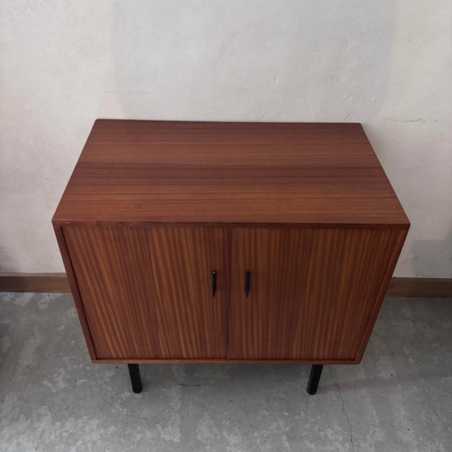 Vintage Sideboard in Wood, in Very Good conditions. Designed 1960 to 1969