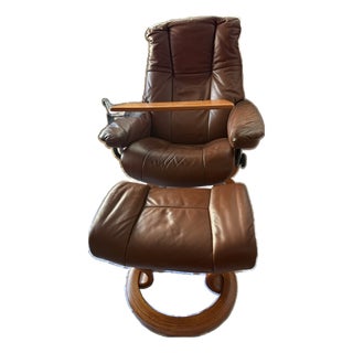Vintage Ekornes Leather Stressless Recliner With Swing-Out Table For Sale