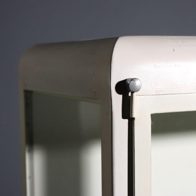 Vintage Industrial Showcase in Enamelled Metal and Glass, 1960s For Sale - Image 6 of 11