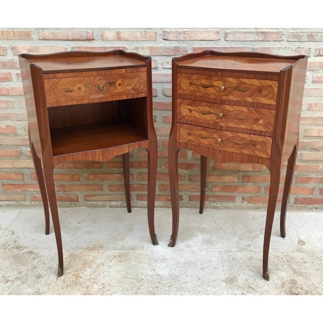 Pair of French Louis XV Style Marquetry Bedside Tables, 20th Century For Sale - Image 10 of 13