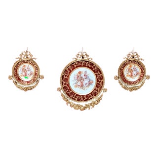 Ornate Gold-Framed Rose Wall Décor – Set of 3 Baroque Ceramic Medallions in Crimson Red For Sale