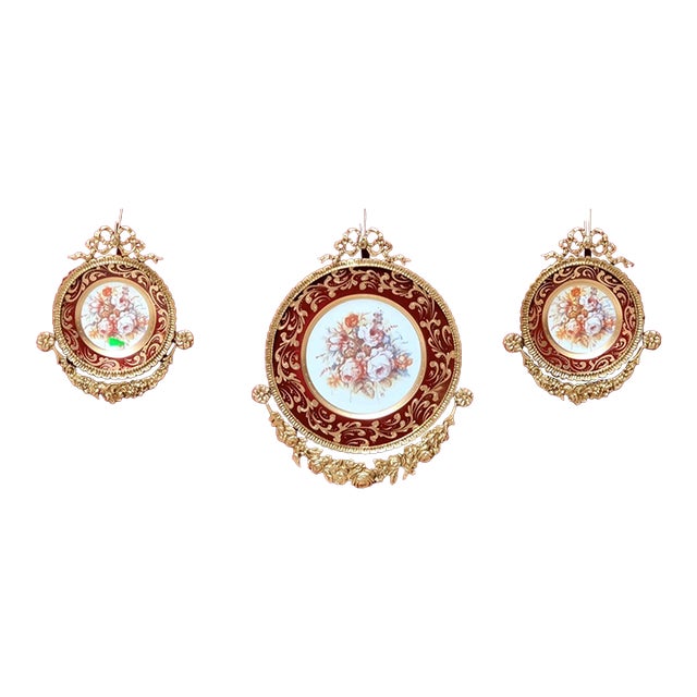 Ornate Gold-Framed Rose Wall Décor – Set of 3 Baroque Ceramic Medallions in Crimson Red For Sale