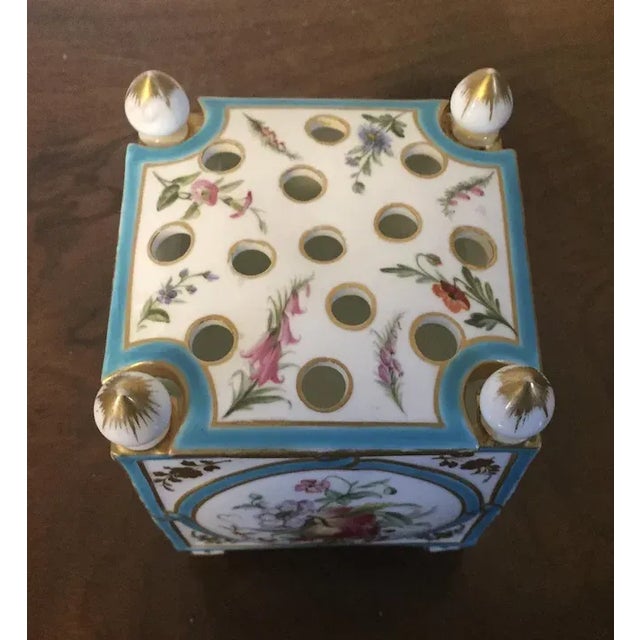 White 1860 Antique English Minton Porcelain Bough Pot Vase Decorated with Exotic Birds For Sale - Image 8 of 11