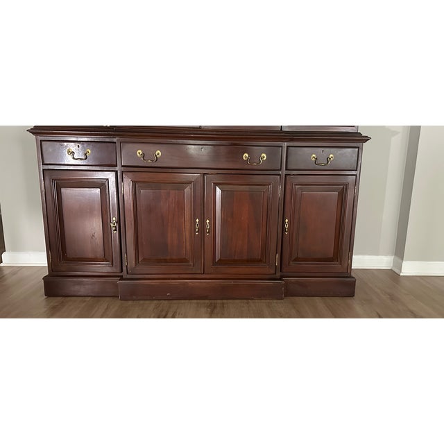 1970s Lexington Lighted China Cabinet / Hutch For Sale - Image 12 of 12