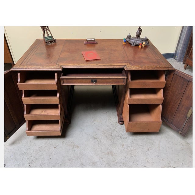 Brown Antique Neo-Gothic Desk in Oak, 1880 For Sale - Image 8 of 14