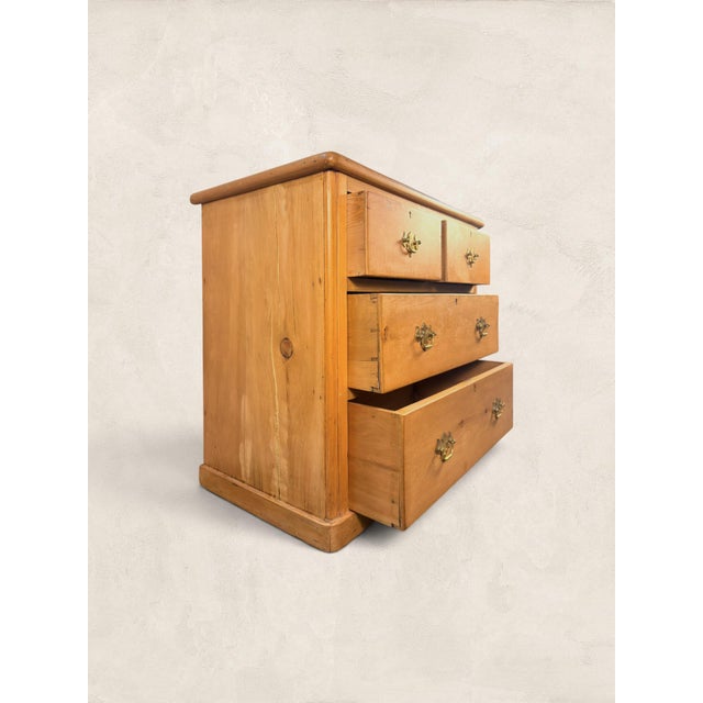 English Early 20th Century Antique English Pine Chest of Drawers For Sale - Image 3 of 10