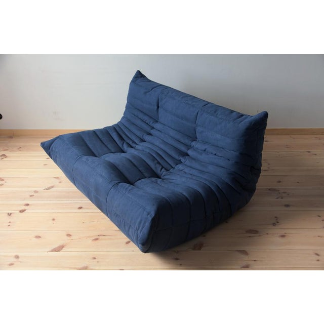 1970s Set of Blue Microfiber Togo 2- and 3-Seat Sofa by Michel Ducaroy for Ligne Roset For Sale - Image 5 of 8