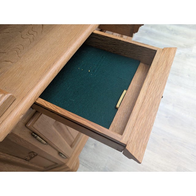 Display Cabinet in Oak For Sale - Image 11 of 18