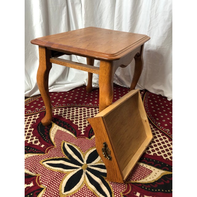 Vintage Colonial Revival Solid Oak End Table With Queen Anne Legs For Sale - Image 10 of 12