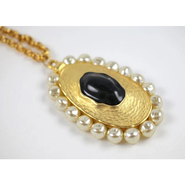 1970s Pendant Necklace With Faux Baroque Pearls For Sale In New York - Image 6 of 8
