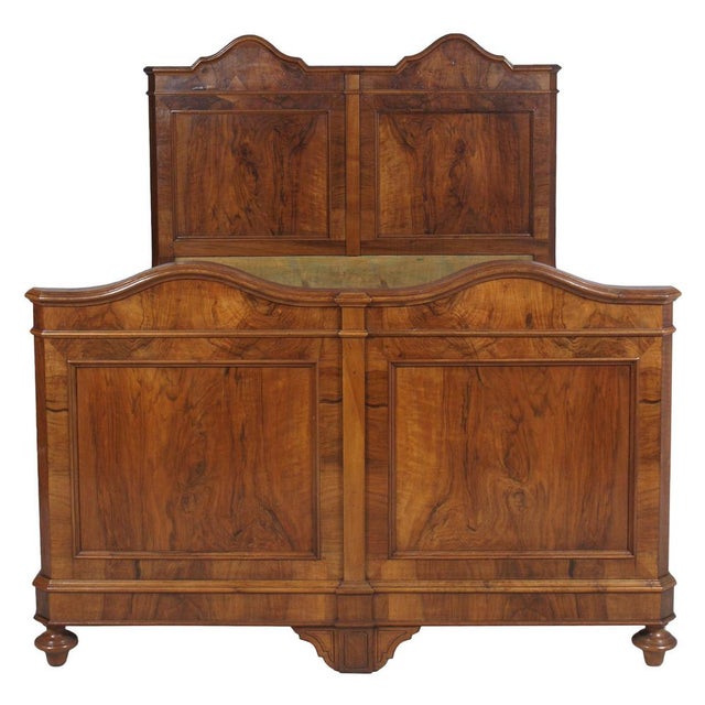19th Century Neoclassical Solid Blond Walnut and Walnut Veneer Double Bed from Bassano Manufactures For Sale - Image 3 of 18