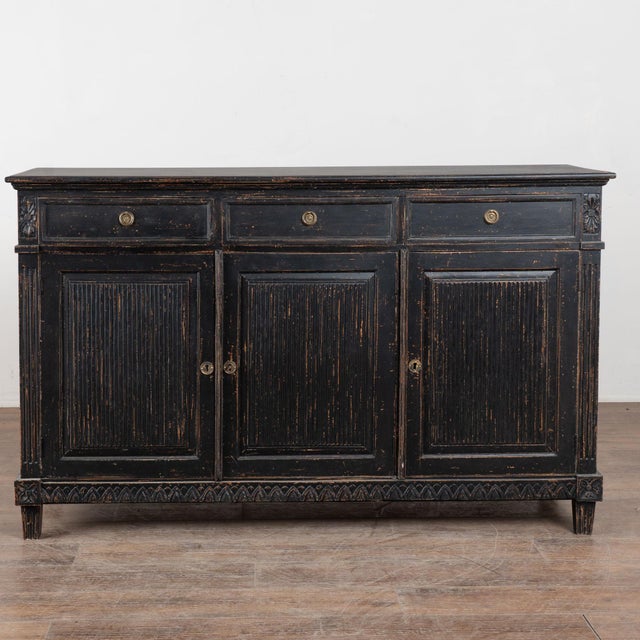 Gustavian (Swedish) 19th Century Swedish Black Painted Pine Sideboard Buffet With Fluted Carved Panels For Sale - Image 3 of 15