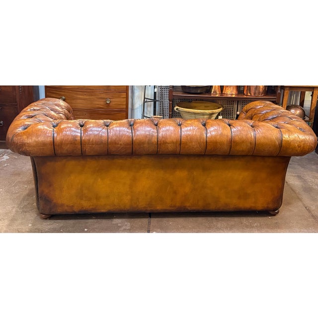 Chestnut Large English Chesterfield Sofa of Tufted Leather From the Edwardian Era For Sale - Image 8 of 9