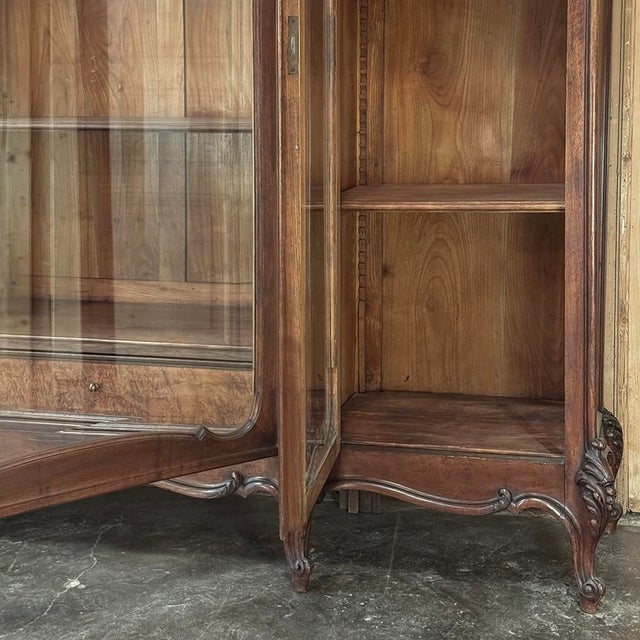 19th Century Italian Rococo Walnut Three-Door Display Bookcase ~ Armoire For Sale - Image 18 of 18