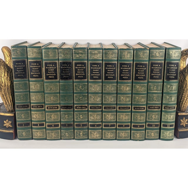 Vintage 1959 Funk & Wagnalls Green & Gilt Encyclopedia Books – Set of 11 For Sale - Image 13 of 14