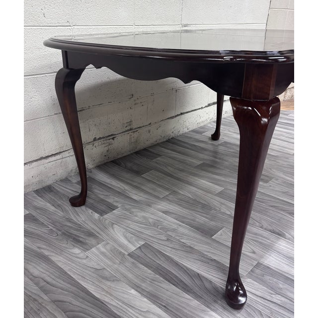 1970s Vintage Pennsylvania House Queen Anne Style Cherry Wood Extension Dining Table For Sale - Image 5 of 12
