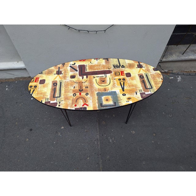 Coffee Table with Iron and Brass Legs, Silkscreened Wooden Top with Gio Pomodoro Design, 1950s, in Very Good conditions....