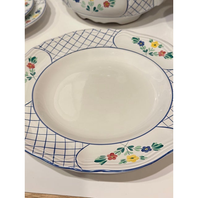1990s Herend Village Pottery Dinnerware Set for 8 – Lattice Hill Pattern | 40 Pc Set For Sale In Boston - Image 6 of 13