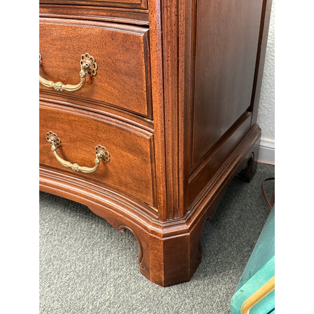 Davis Cabinet Company Mahogany Chest of Drawers For Sale In San Francisco - Image 6 of 12