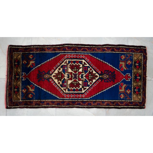 Vintage Small Rug Hand Made Mat Turkish Rug Enrty Decor Bath Mat- 1′8″ × 3′9″ For Sale - Image 12 of 13