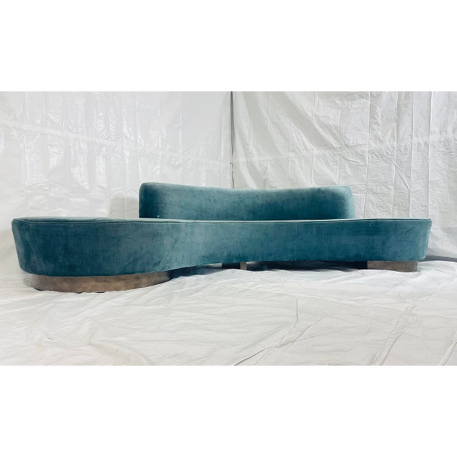 Vladimir Kagan 1980s Sculptural Curved Serpentine Sofa in the Manner of Vladimir Kagan For Sale - Image 4 of 18