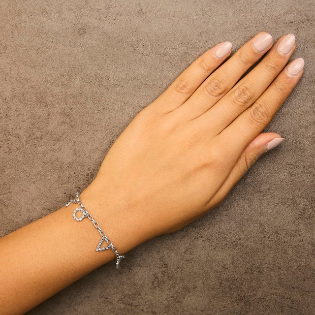 Haus of Brilliance 10k White Gold 1/6 Cttw Diamond "Love" Charm Cable Chain Bracelet (H-I Color, I1-I2 Clarity) - 7" For Sale - Image 4 of 5