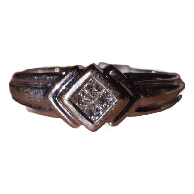 The Aubrey: Modern Minimalist Ring in White Gold For Sale