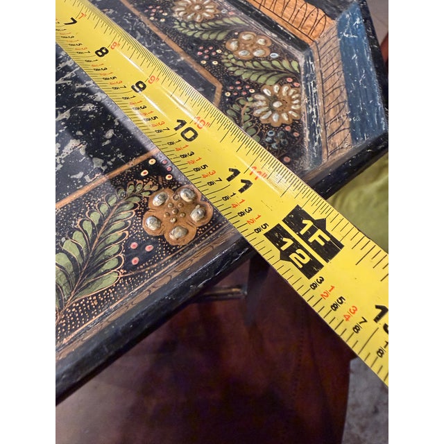 1930s–1940s Vintage Chinoiserie Black & Gilt Tray Table For Sale In San Diego - Image 6 of 18