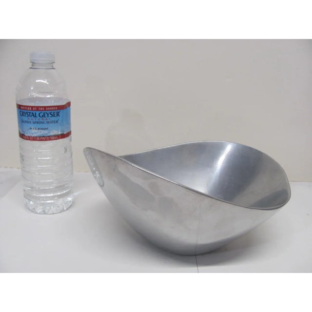 Mid-Century Modern Vintage Nambe Serving Bowl Made in the u.s.a. Aluminum Model 569, Signed For Sale - Image 3 of 8