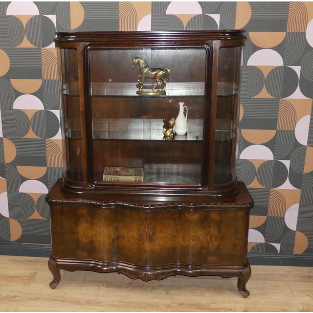 Chippendale Curved Glass Display Cabinet in Walnut Burl Wood, 1930s For Sale - Image 4 of 16