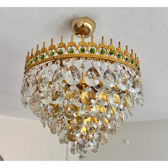 Hollywood Regency Vintage Brass & Original Emerald Green Crystal Crown Cascade Chandelier – 5 Light For Sale - Image 3 of 17