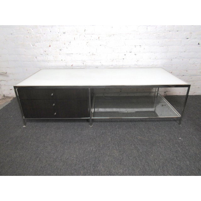 White Two-Tiered Coffee Table in the Style of Paul McCobb For Sale - Image 8 of 8