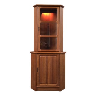 Danish Display Corner Cabinet in Teak and Glass from Dyrlund, 1980s For Sale