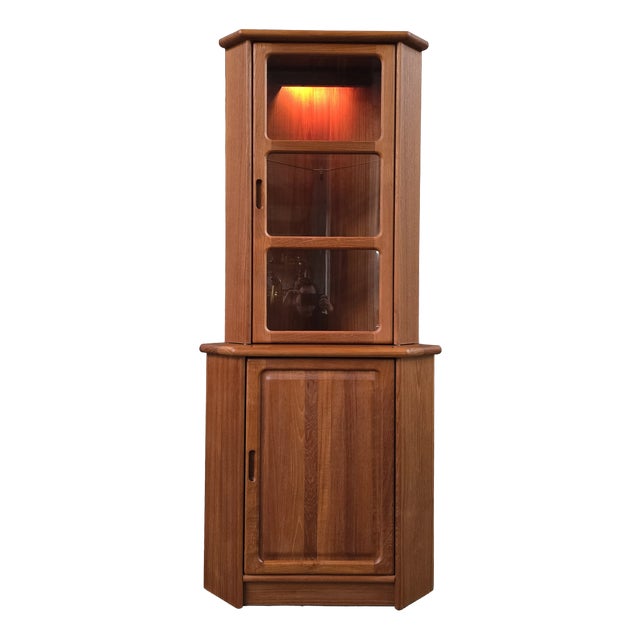 Danish Display Corner Cabinet in Teak and Glass from Dyrlund, 1980s For Sale