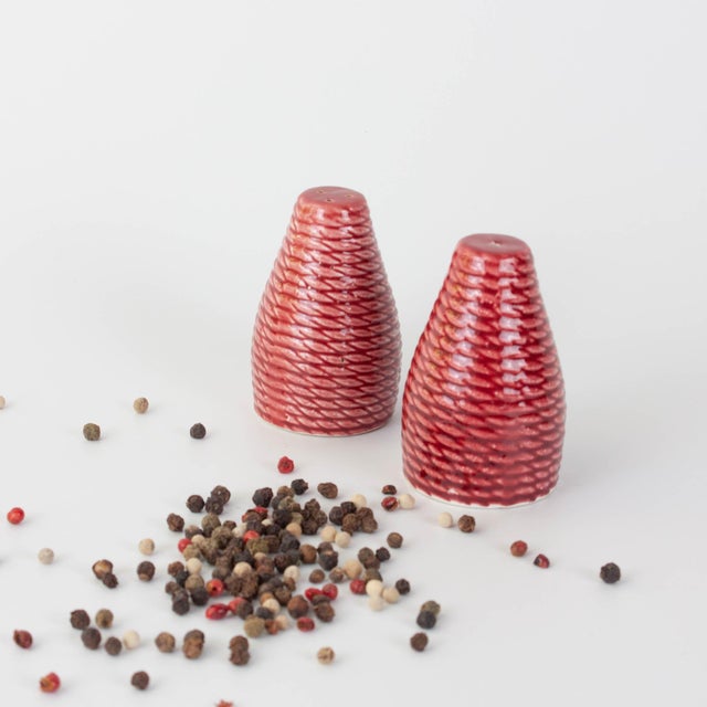 Mid-Century Modern Vintage Secla Pink Ceramic Salt & Pepper Shakers, 1960s, Set of 2 For Sale - Image 3 of 13