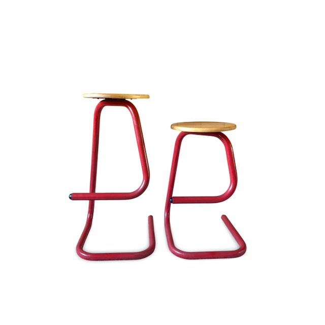 Pair of 1980s Tubular Paperclip Bar Stools Attributed to Amisco For Sale - Image 4 of 9