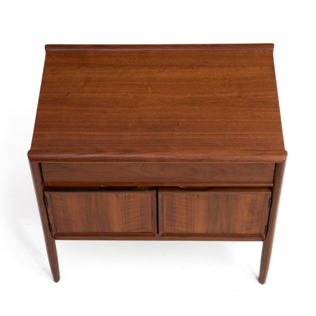Mid Century Barney Flagg Drexel Parallel Walnut End Table Nightstand 1961 For Sale - Image 10 of 13